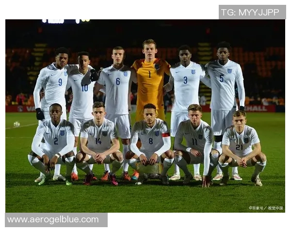 足球场上的璀璨星辰与激情岁月的诗意交响